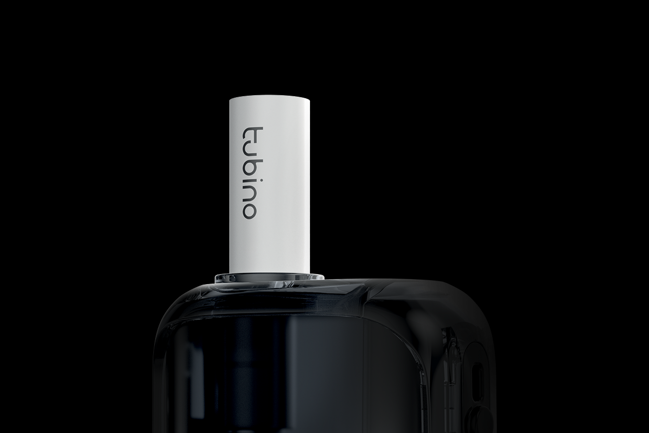 Drip tip with cotton filter. The cotton filter reduces micro-particles and condensation during use.
